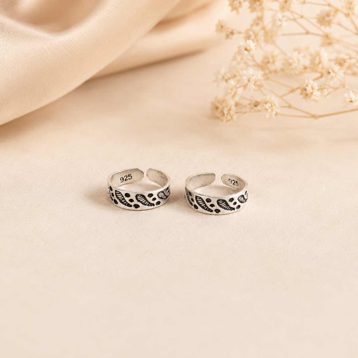 Leaf Pattern Silver Toe Rings