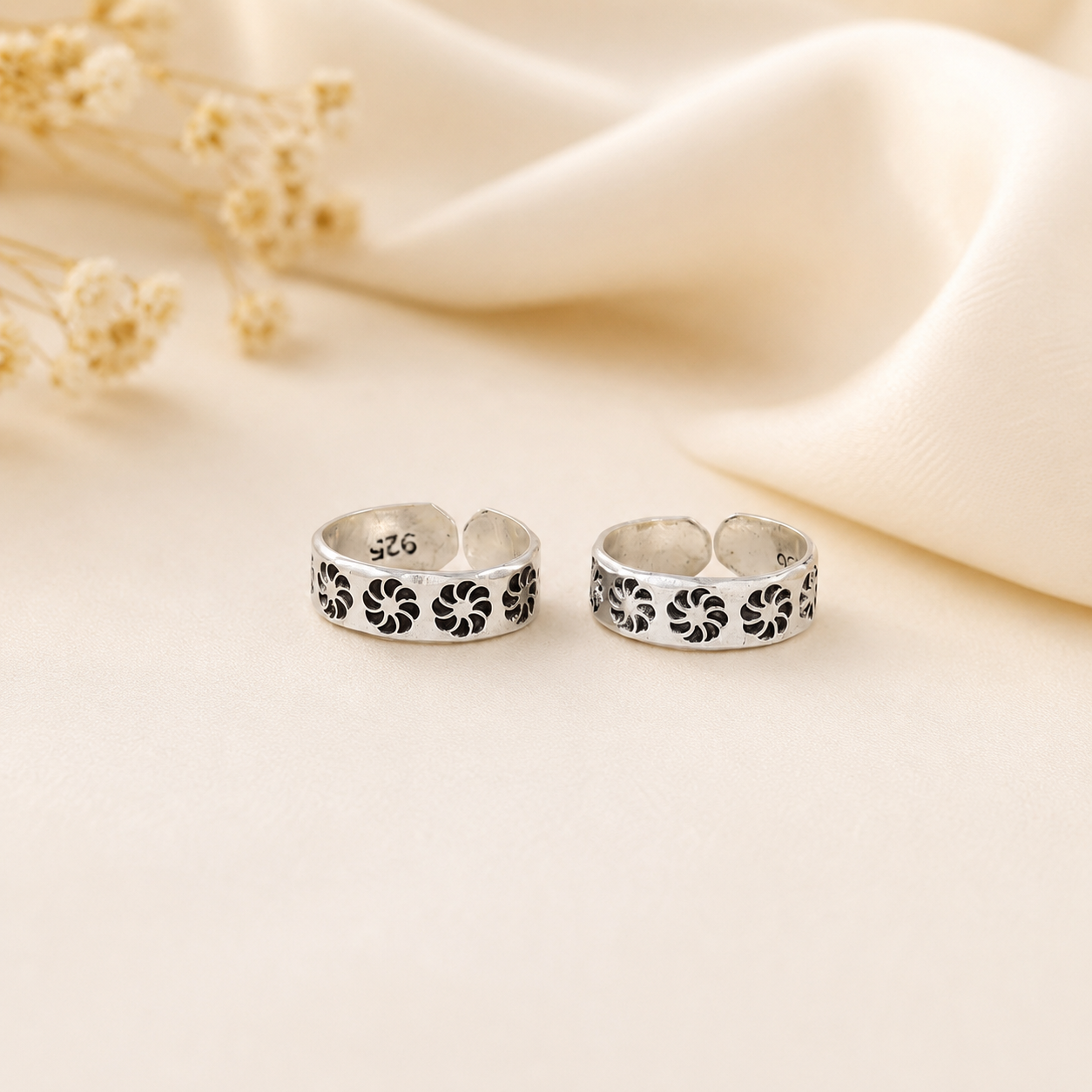 Flora Whirl Silver Toe Rings