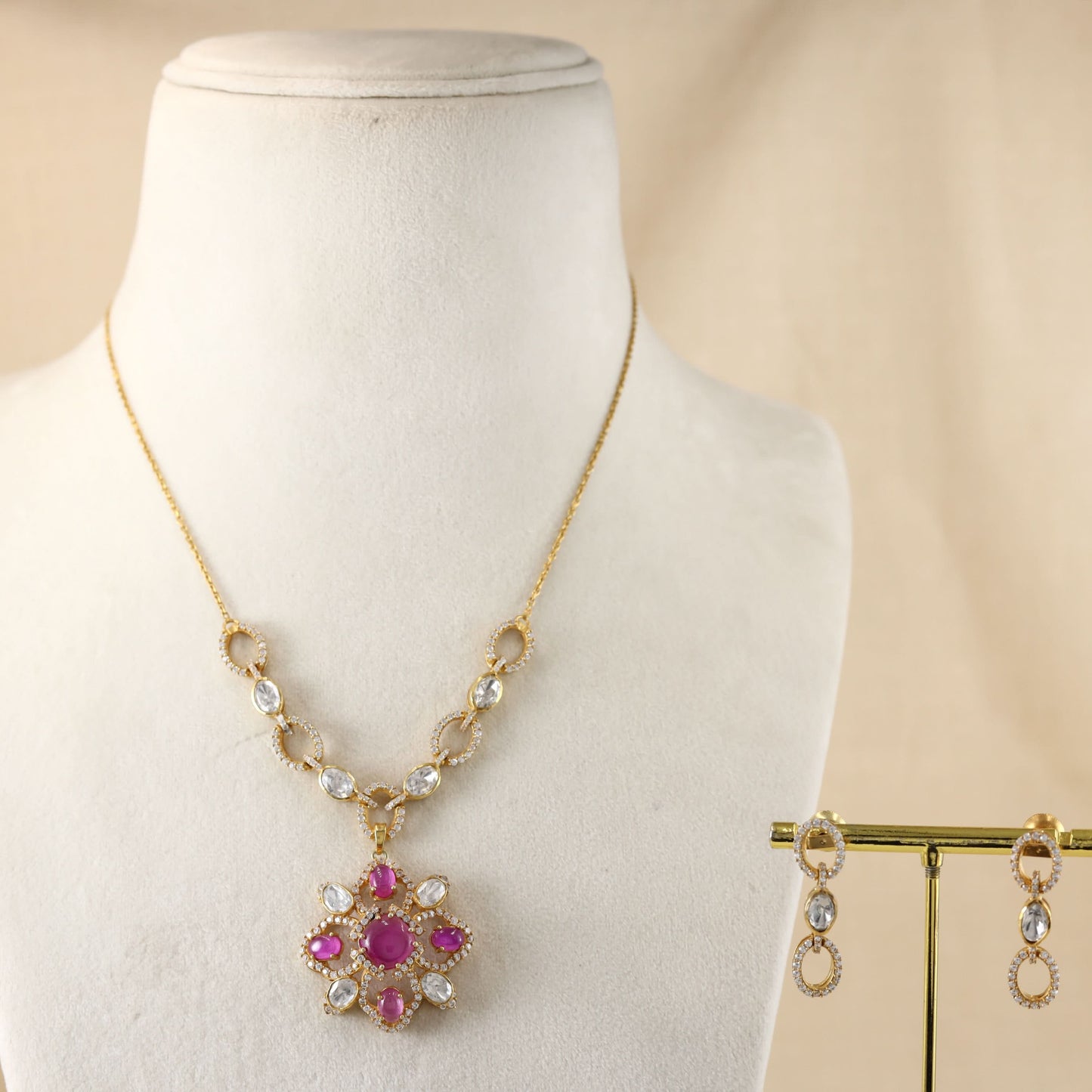 Ravishing Silver Shine Necklace Set