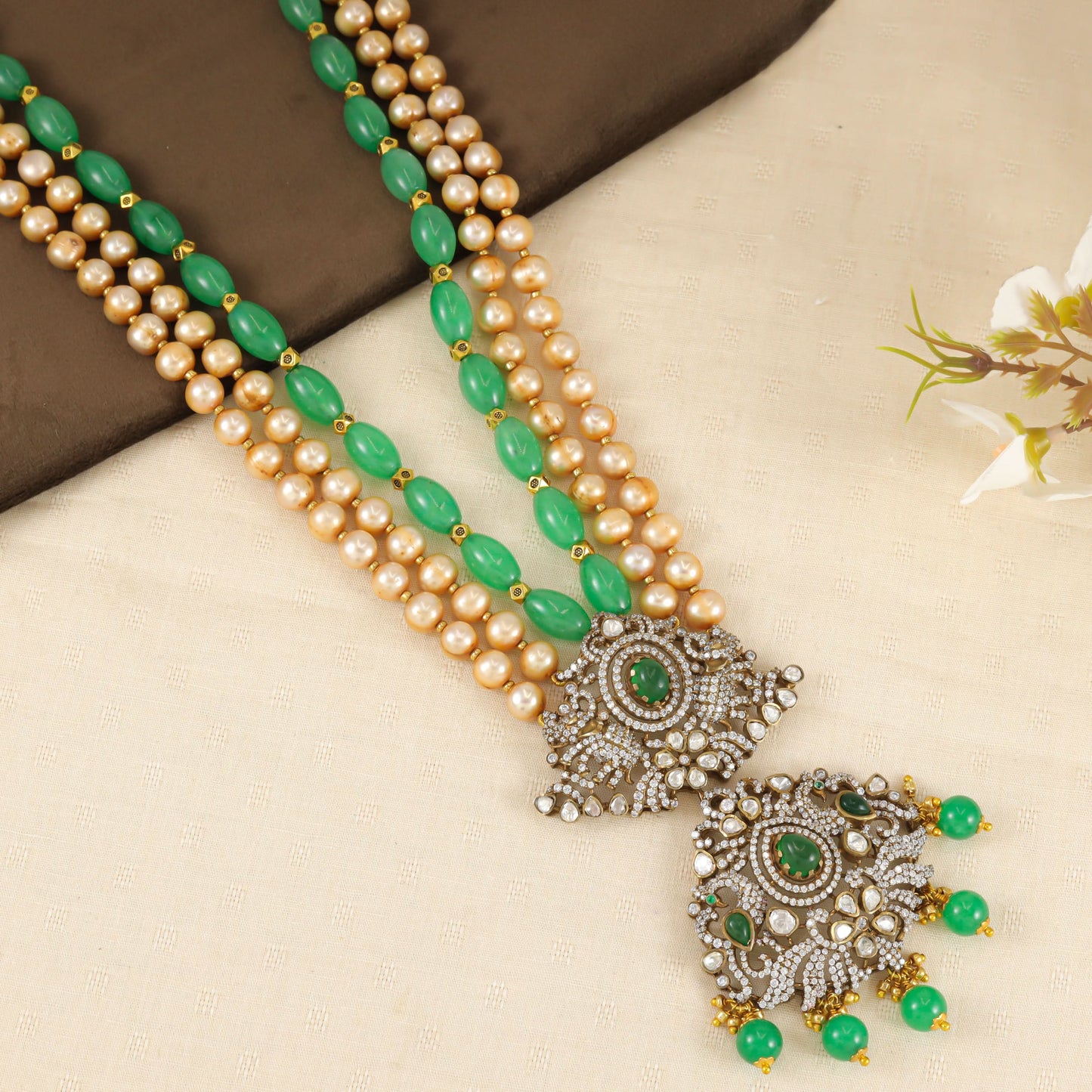 Akshara Gleaming Silver Necklace