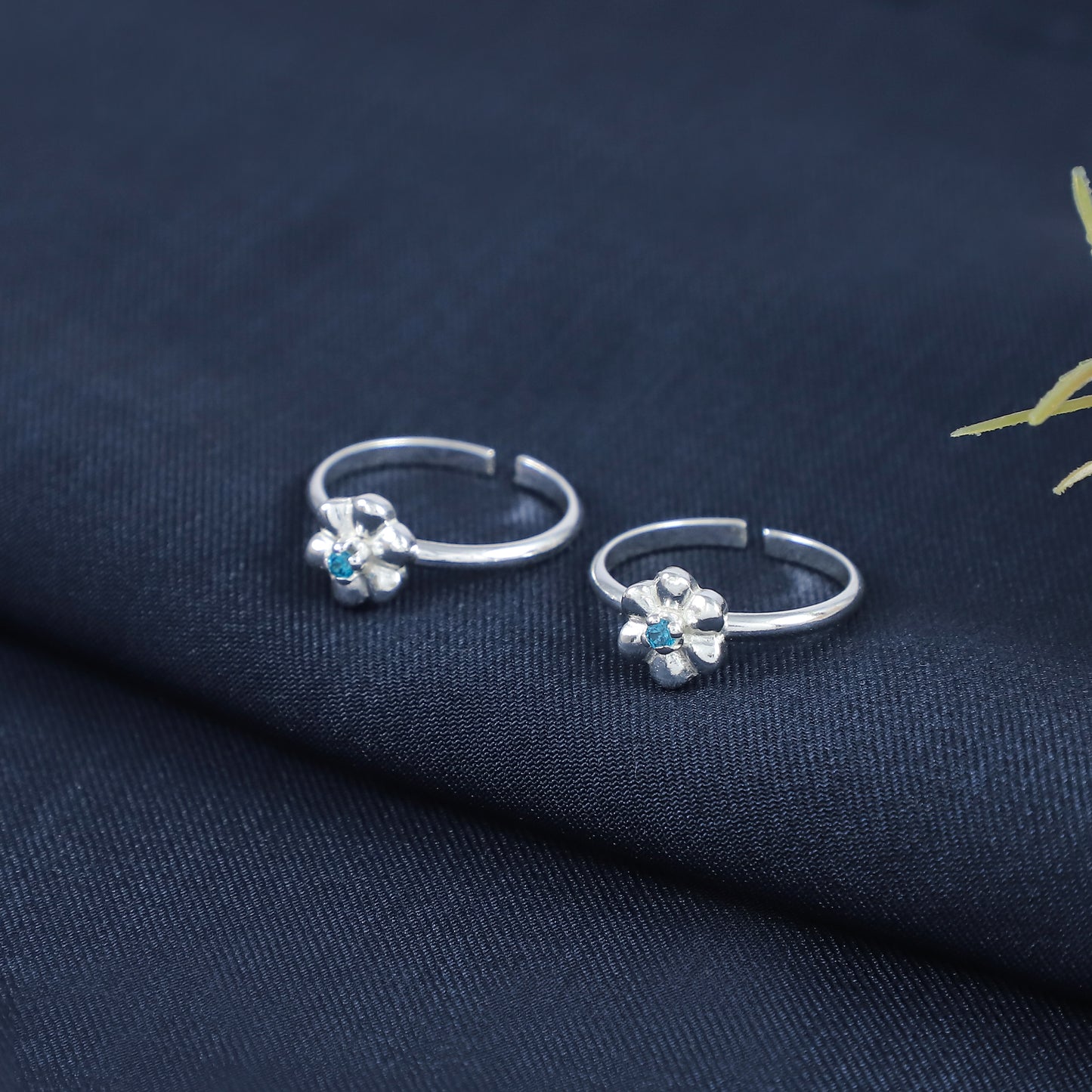 Gauri Blue Stone Silver Toe Rings