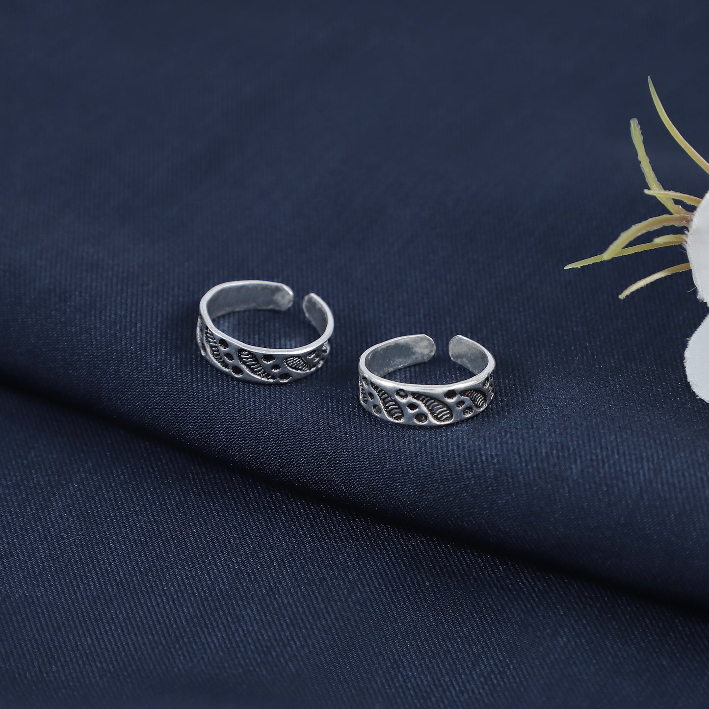 Nitya Ethnic Leaf Silver Toe Rings