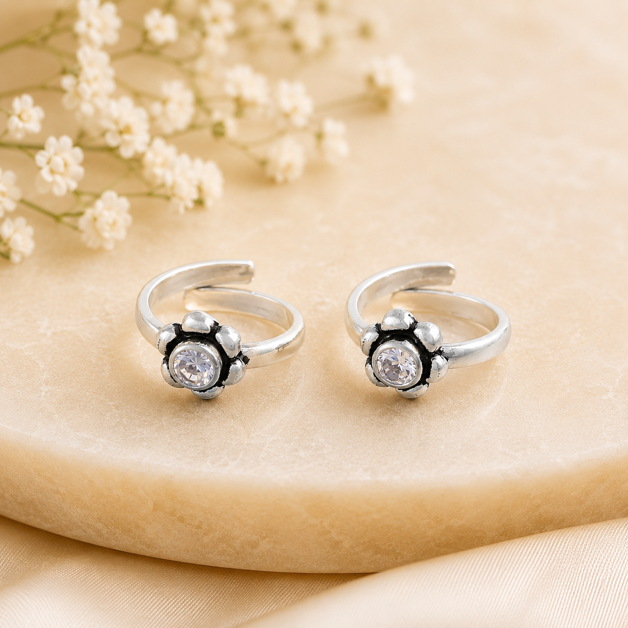 Flower Glow Silver Toe Rings