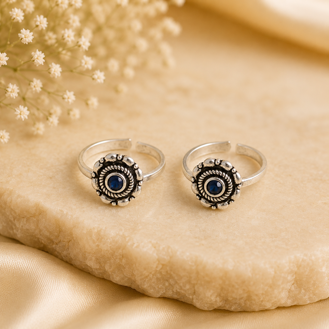 Sneha Blue Center Silver Flower Toe Rings