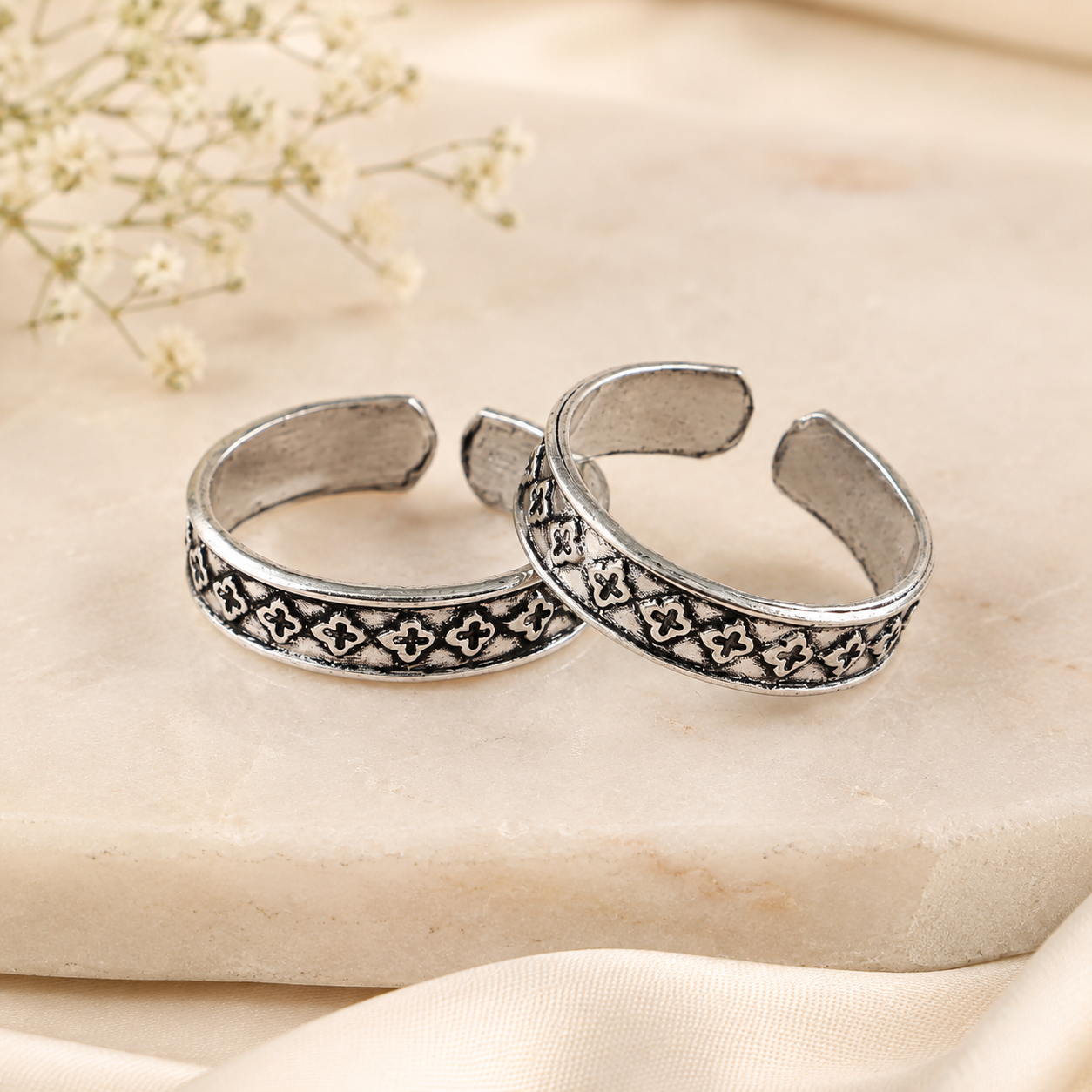 Krishvi Antique Floral Pattern Silver Toe Rings
