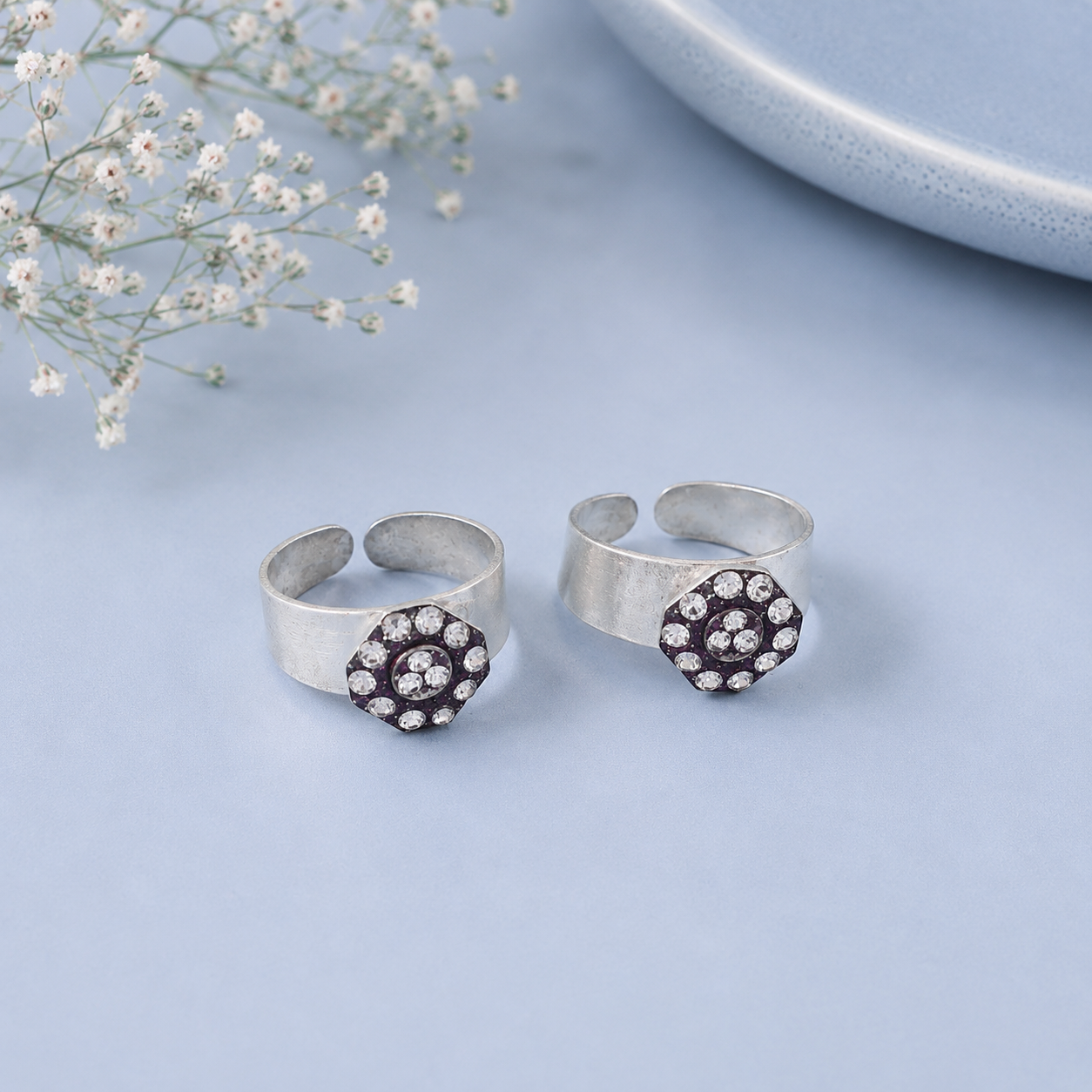 Pallavi Statement Crystal Shine Silver Toe Rings