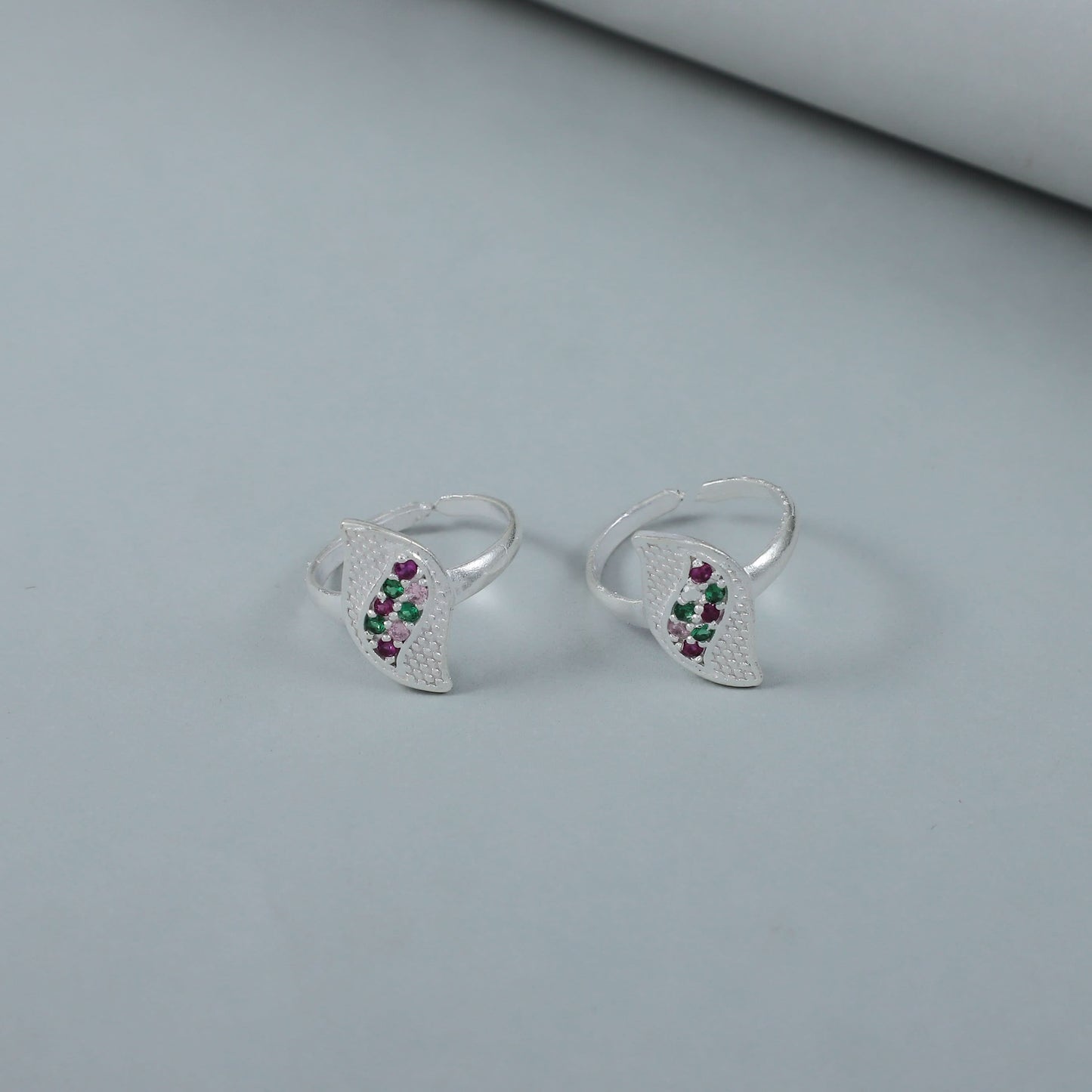 Graceful Leaf Design Silver Toe Rings
