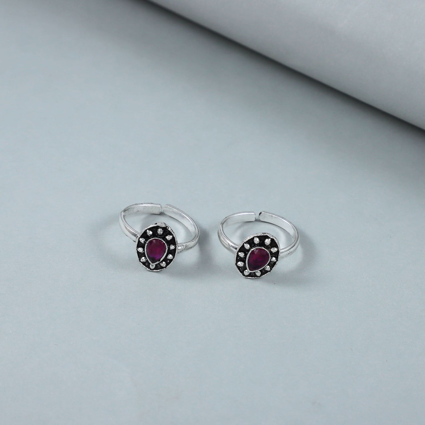 Ojasvi Ethnic Oval Stone Silver Toe Rings