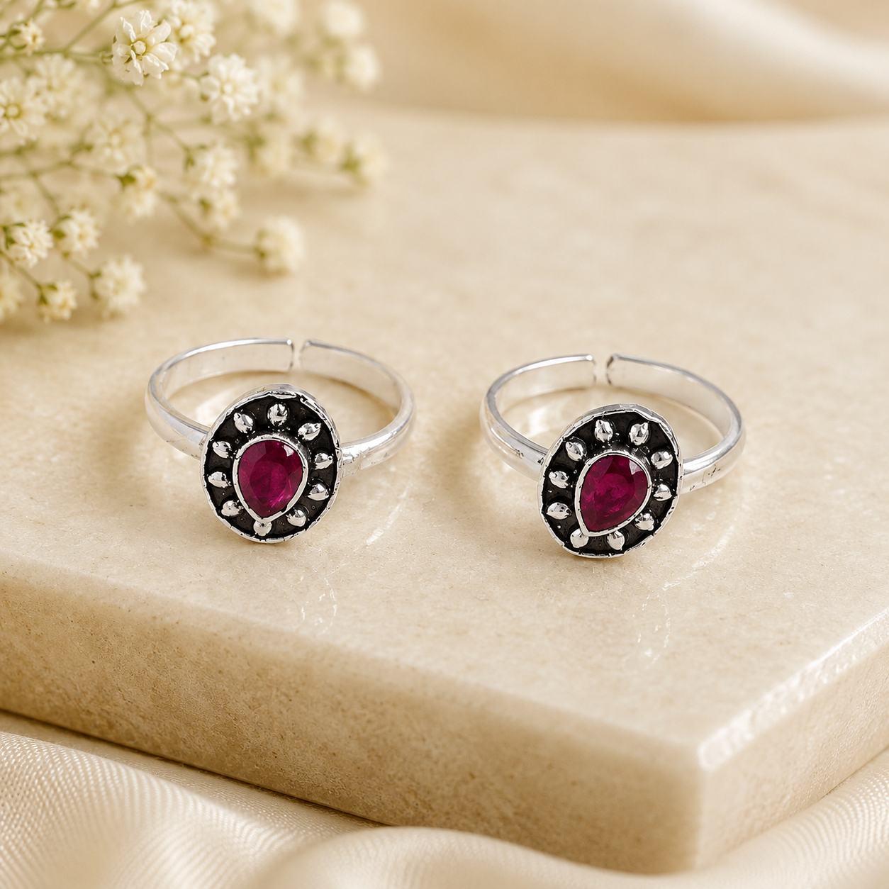 Ojasvi Ethnic Oval Stone Silver Toe Rings