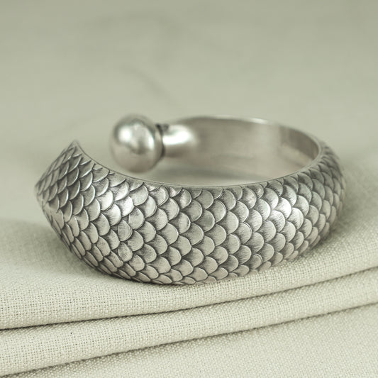 Giyaana Ravishing Silver Cuff Bracelet