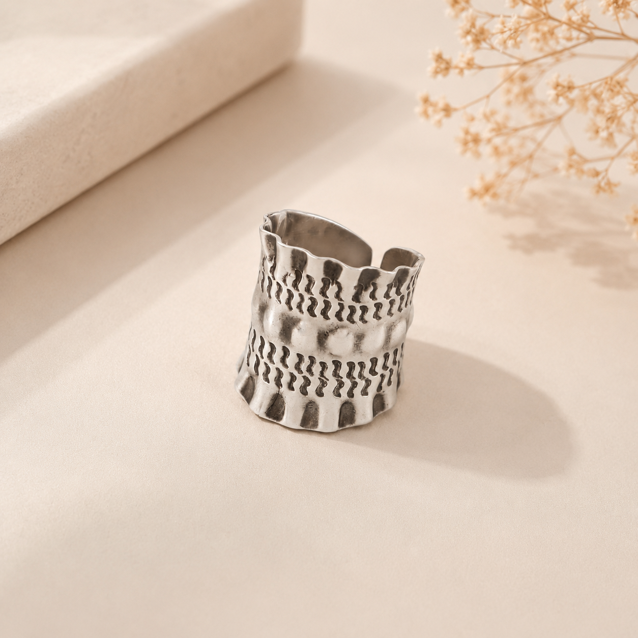 Yamini Ethnic Engraved Detailing Silver Ring