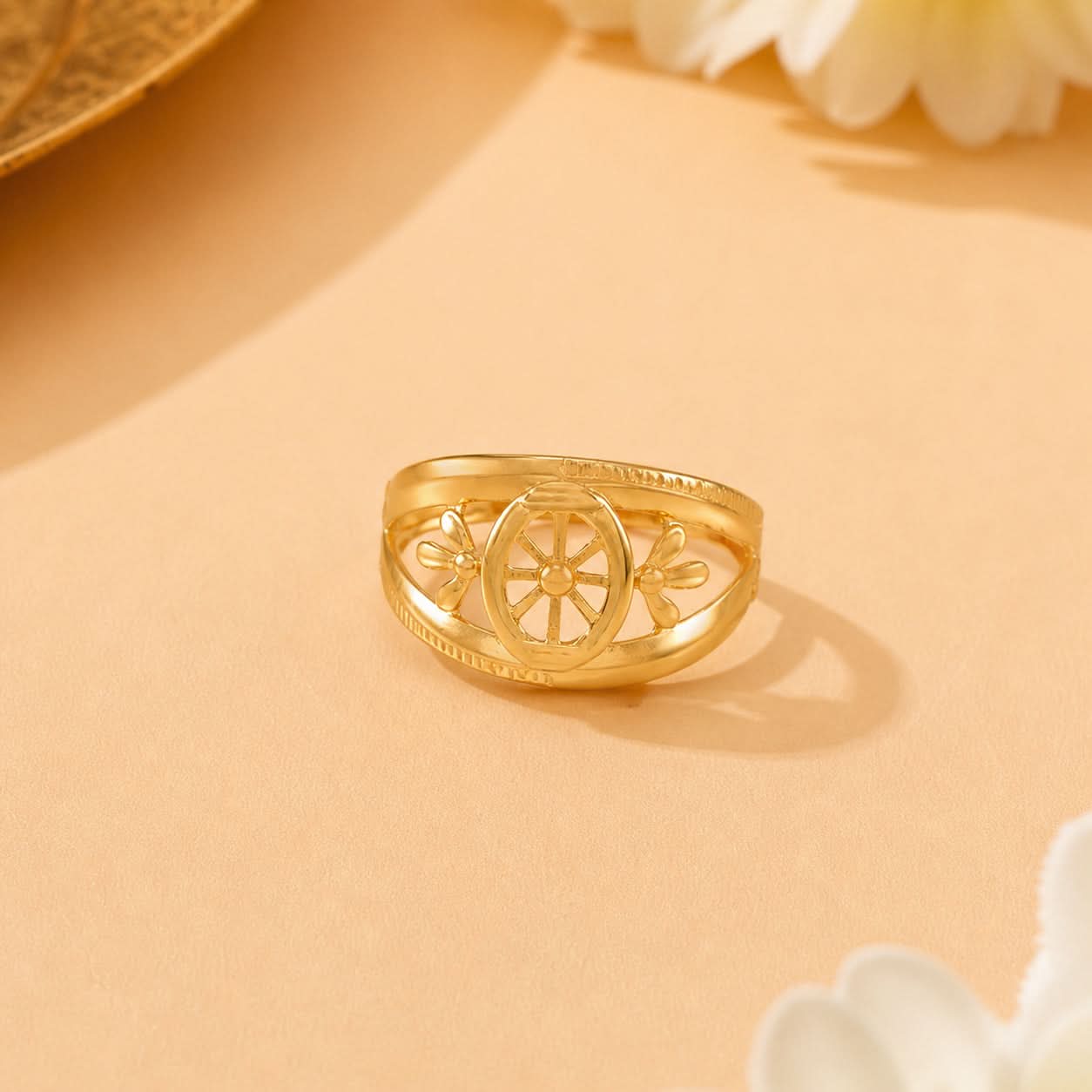 Vihana Floral Wheel Design Gold Ring