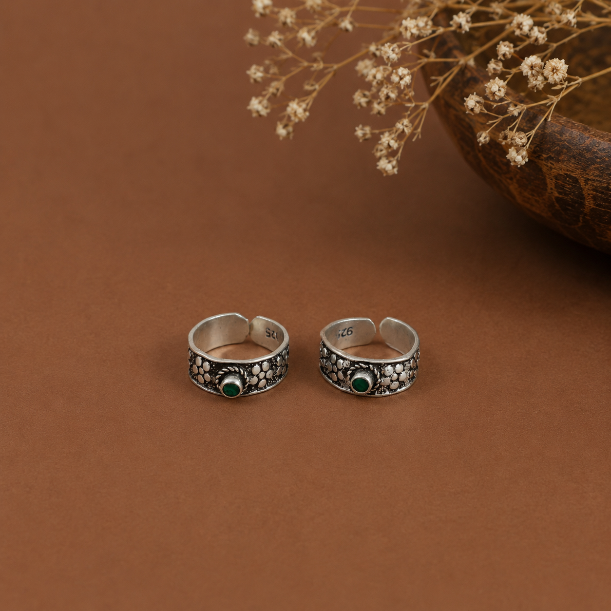 Regal Emerald Silver Toe Rings