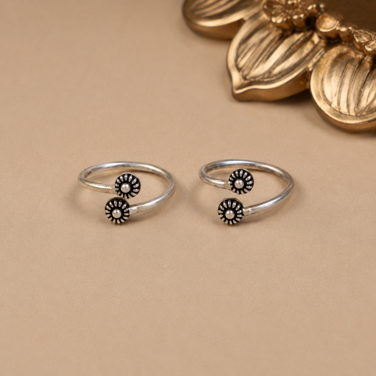 Navya Twin Petals Silver Toe Rings