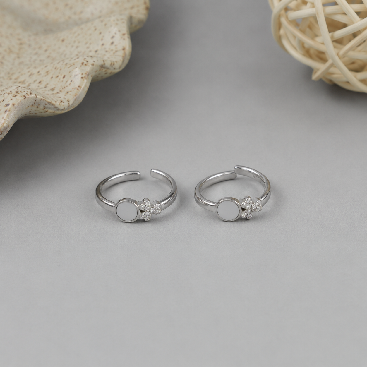 Siya Pearl Shine Silver Toe Rings