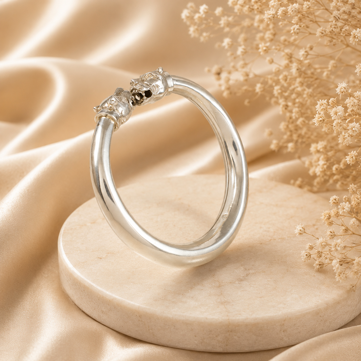 Eshani Luxe Silver Bangle