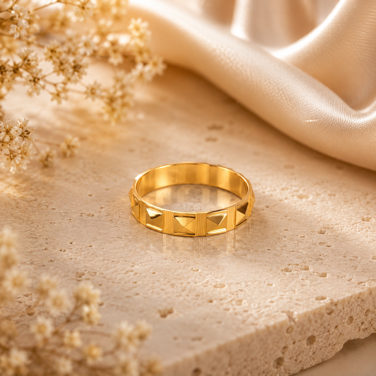 Aurevia Pyramid Gold Band Ring