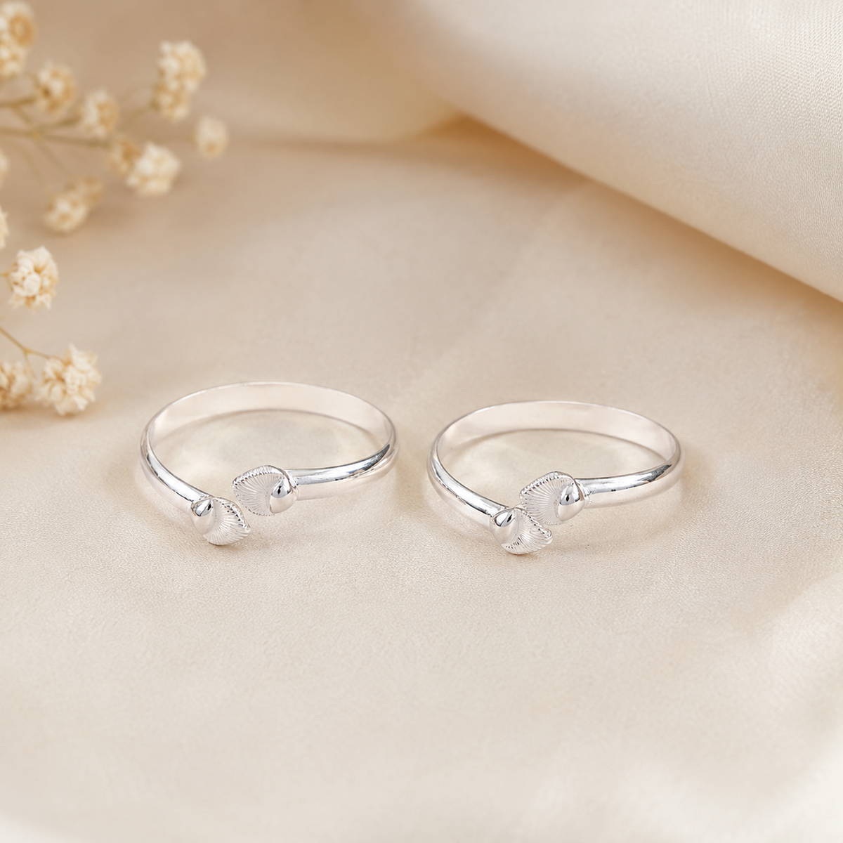 Nitya Twin Shell Silver Toe Rings