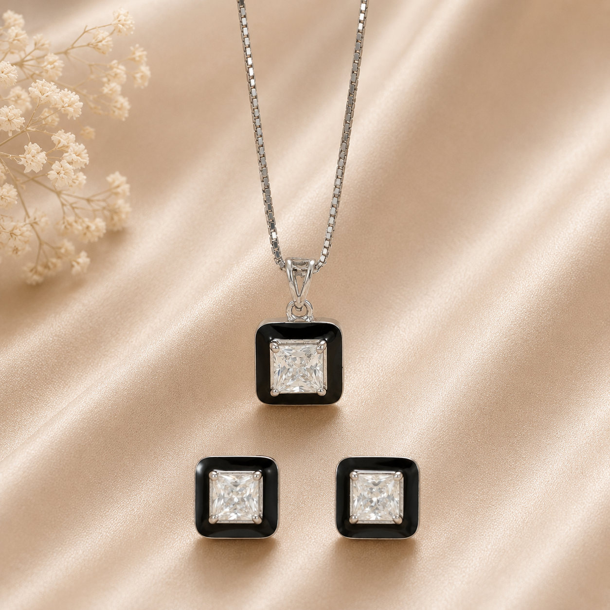 Yachna Alluring Black Pendant Set