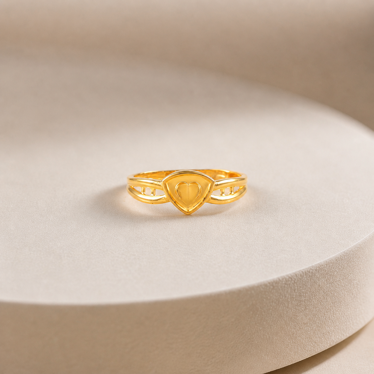 Nayra Petite Heart Gold Ring