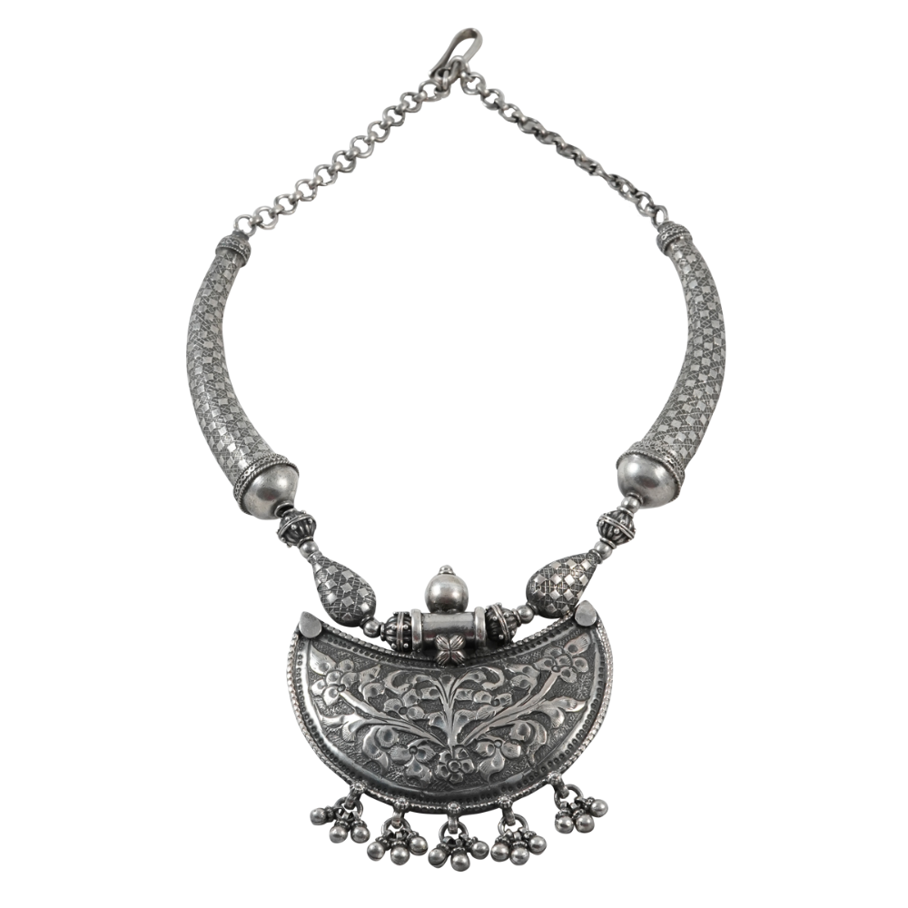 Laura Silver Necklace With Floral Peandant