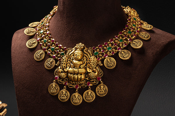 Choosing the Right Necklace Length for Different Necklines