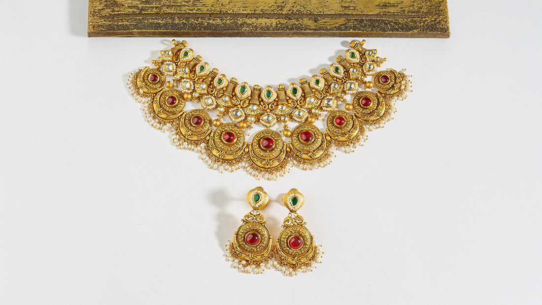How to Choose the Perfect Gold Jewellery for Winter Weddings