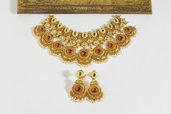 How to Choose the Perfect Gold Jewellery for Winter Weddings