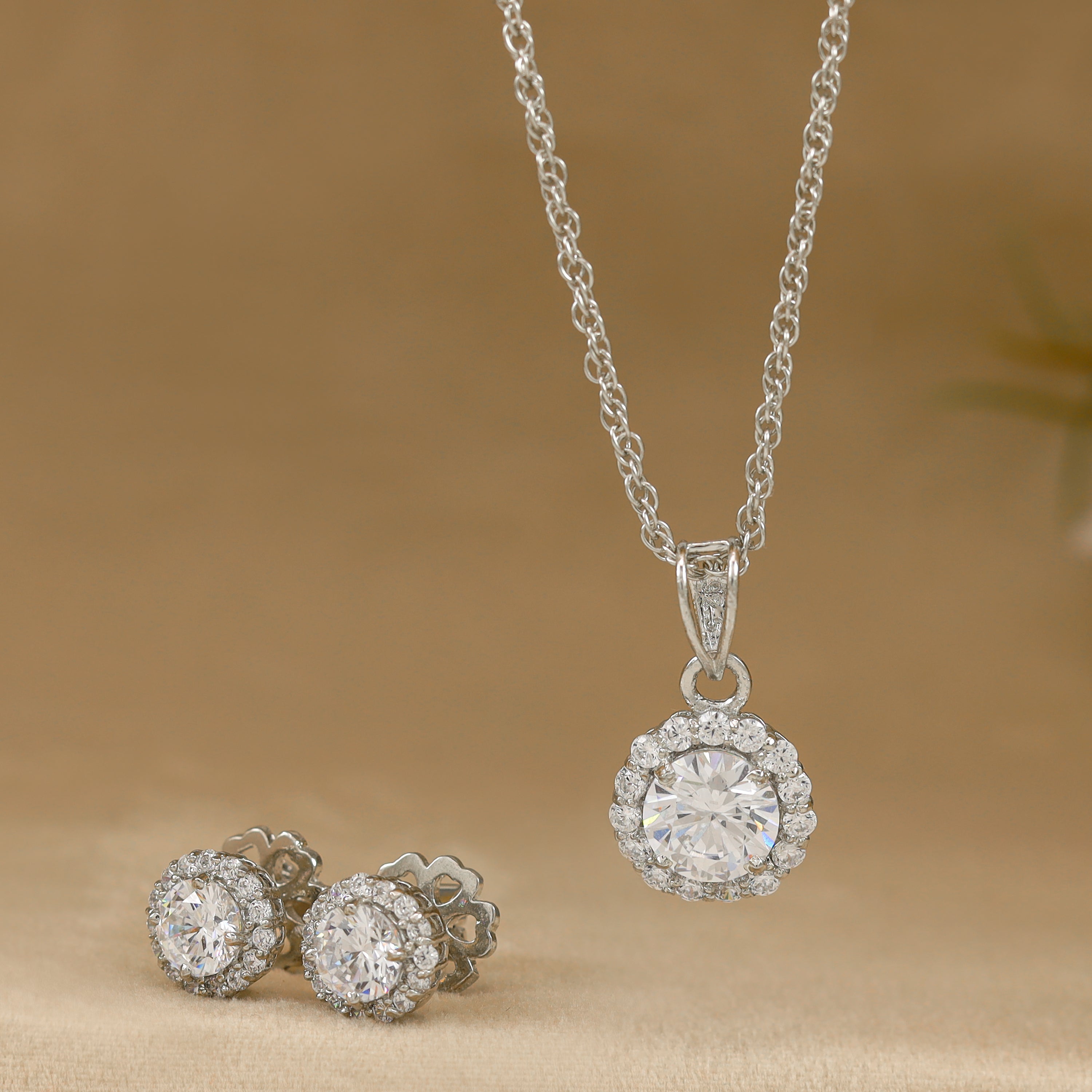 Delicate pendant online set