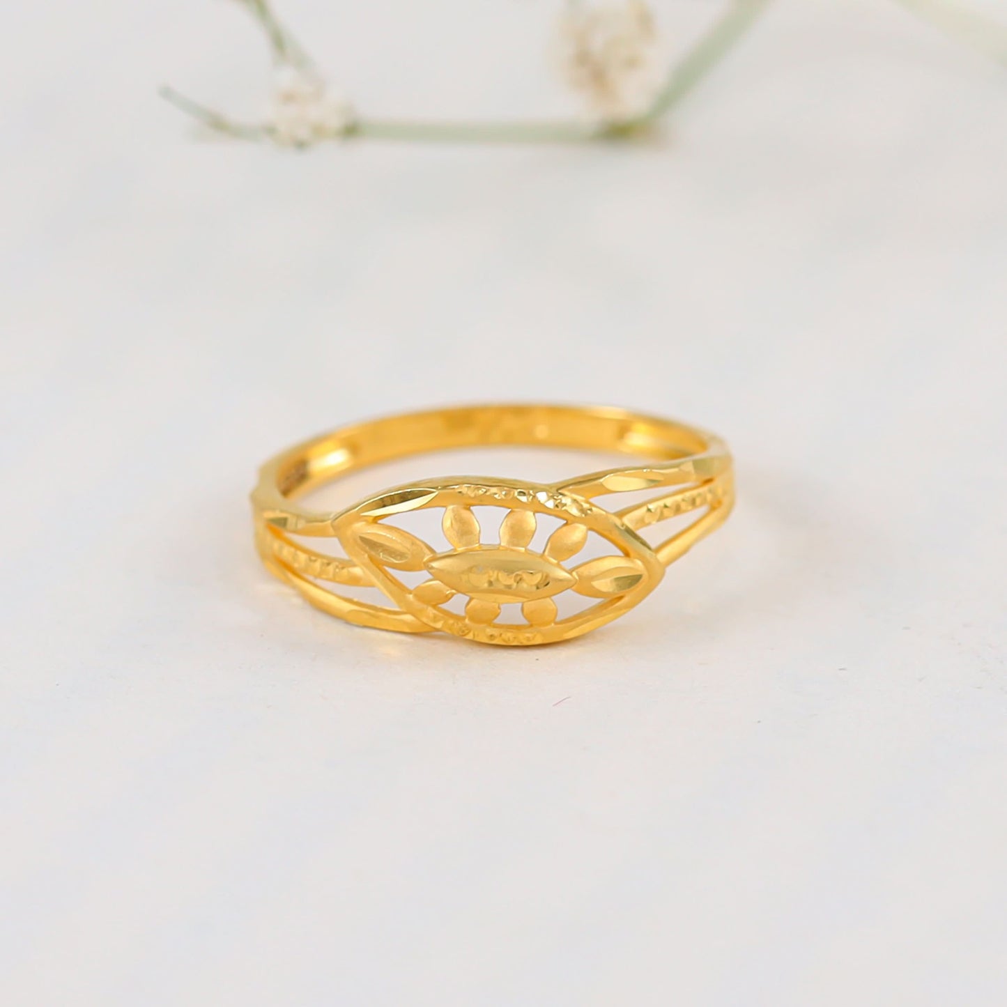 Zaina Regal Gold Ring