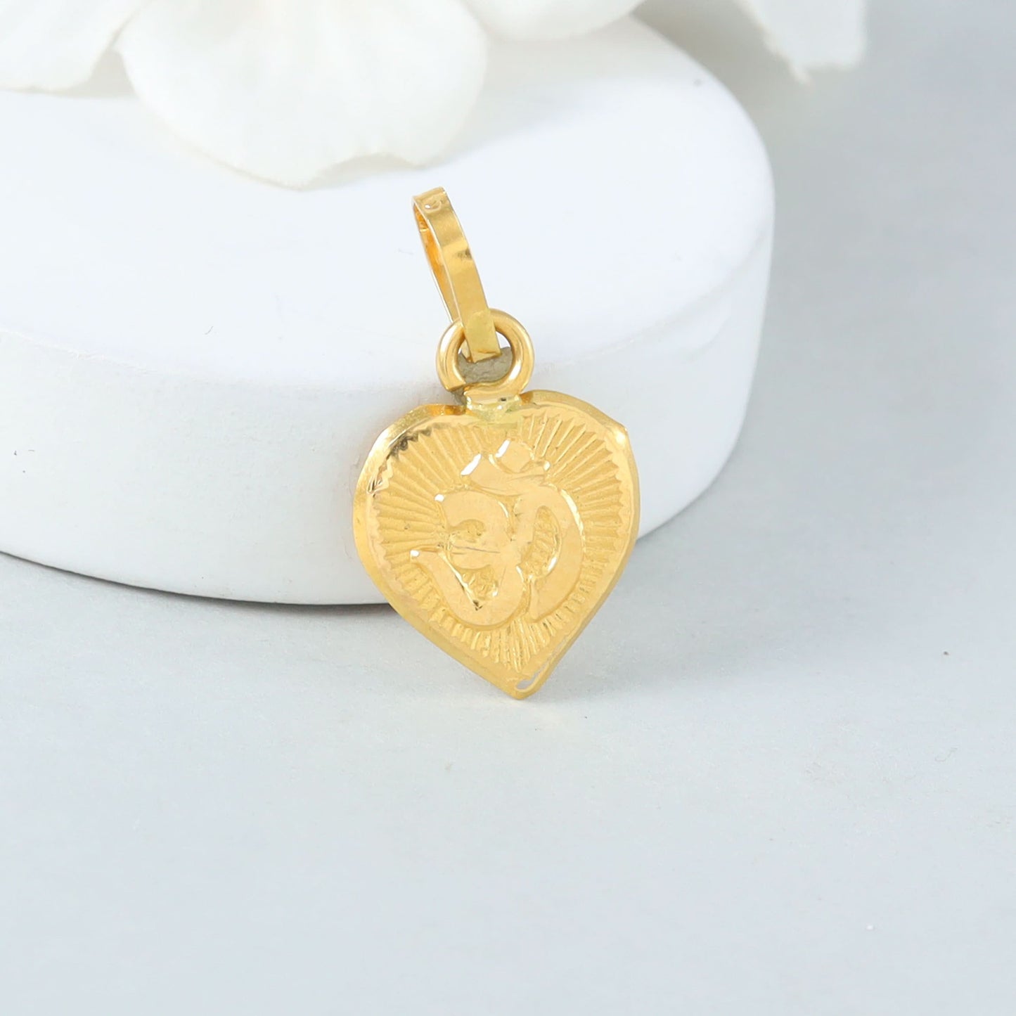 Classy OM Gold Pendant