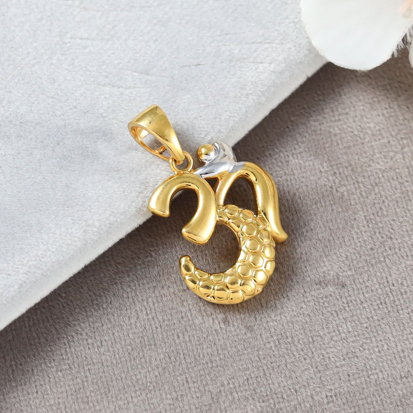 Classy OM Gold Pendant