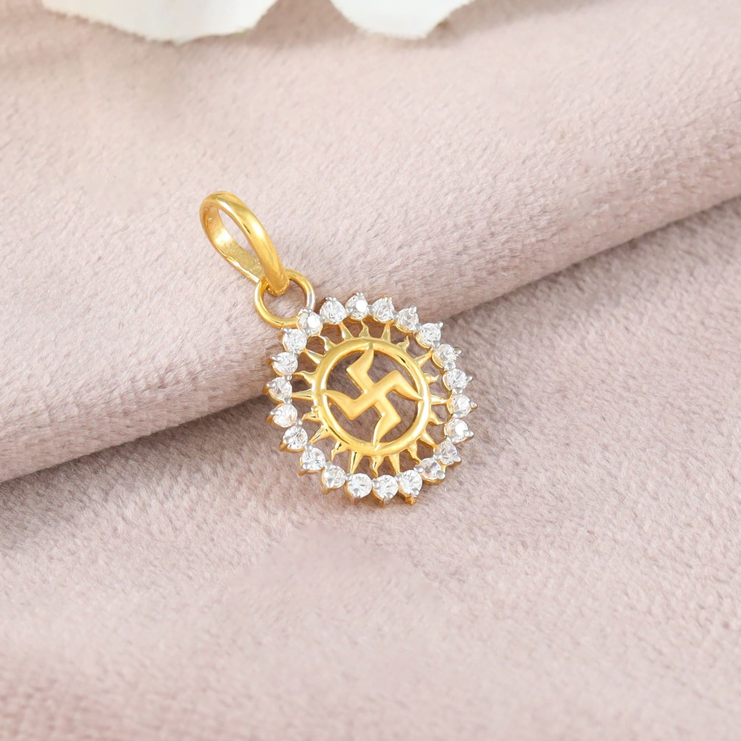 Splendid Gold Pendant