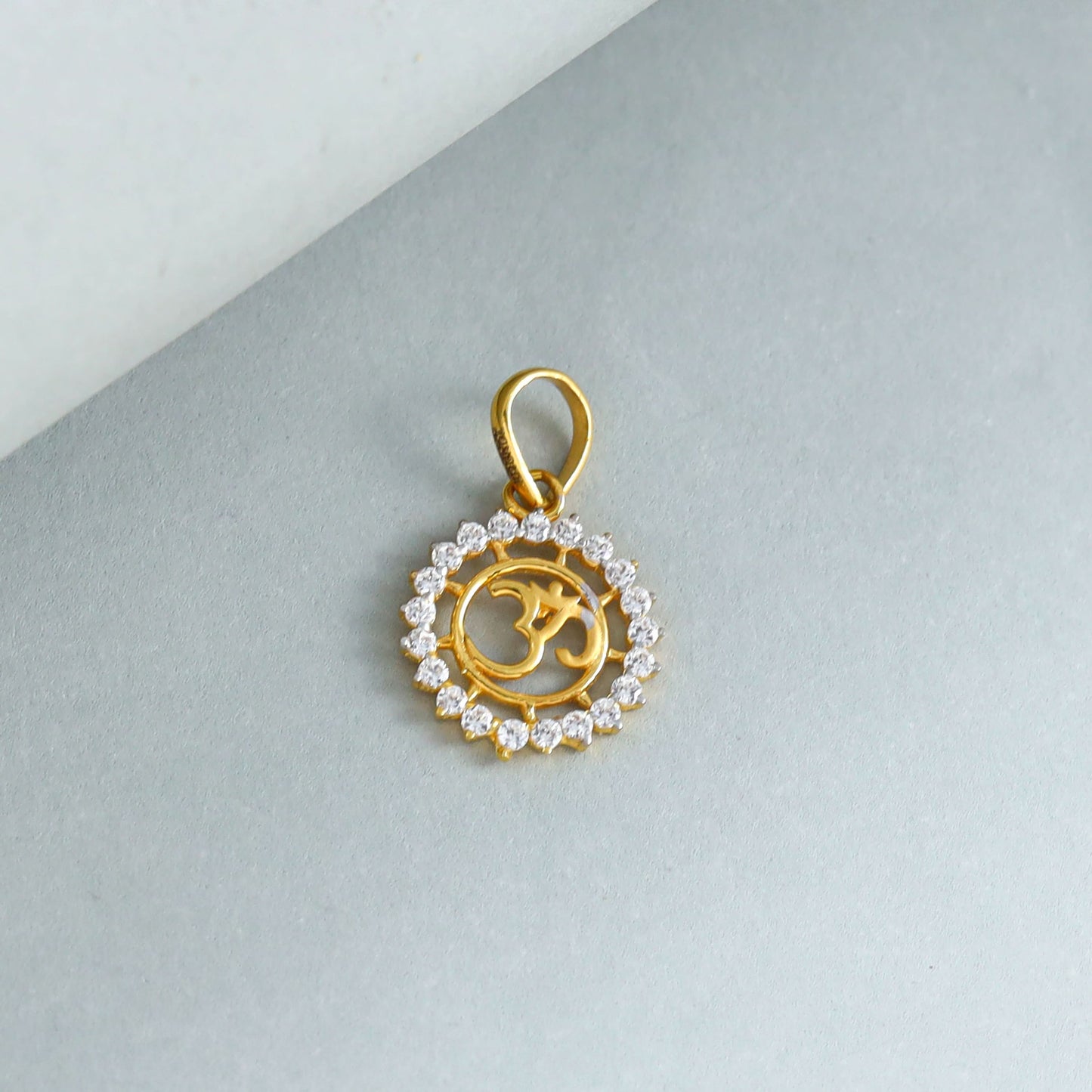 Stylish OM Gold Pendant