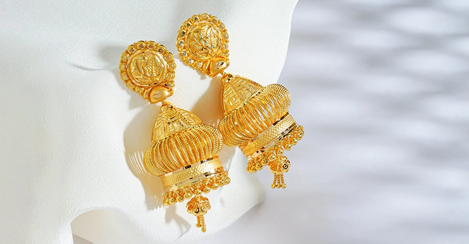 Gold earring for ladies with price discount