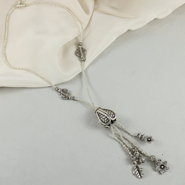Nayra Elegant Floral Silver Necklace