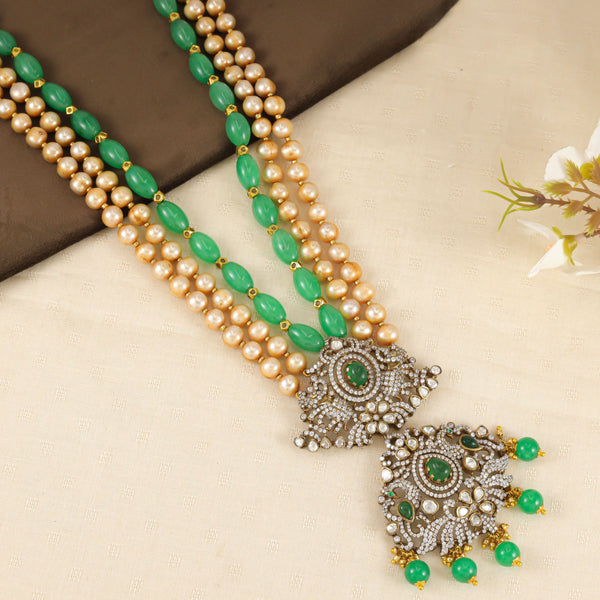 Akshara Gleaming Silver Necklace