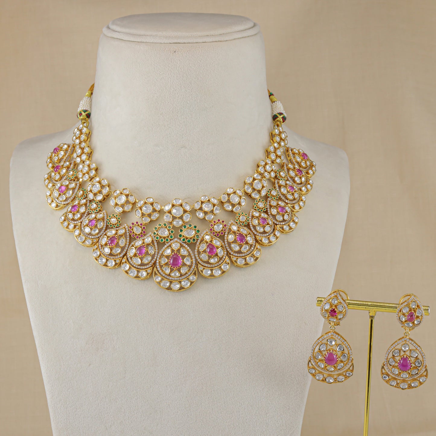 Nirvika Victorian Silver Necklace Set