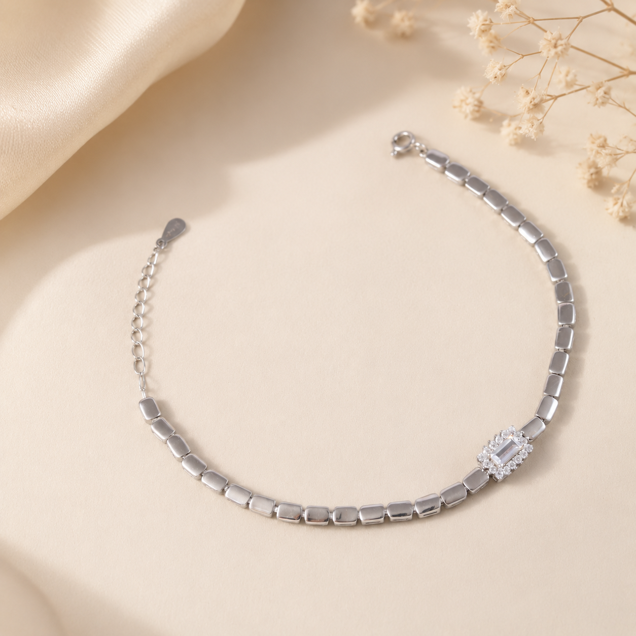 Eesha Gleam Silver Bracelet