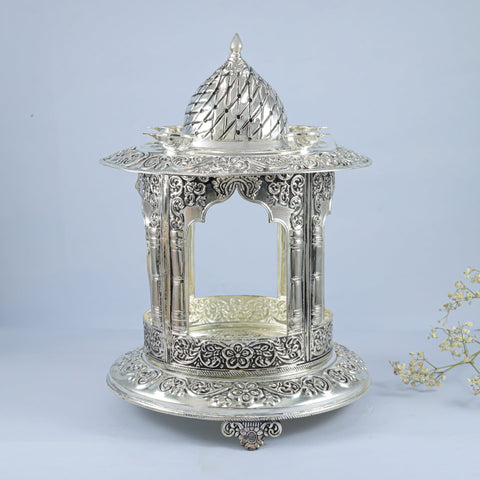 Gleaming Silver Hatri