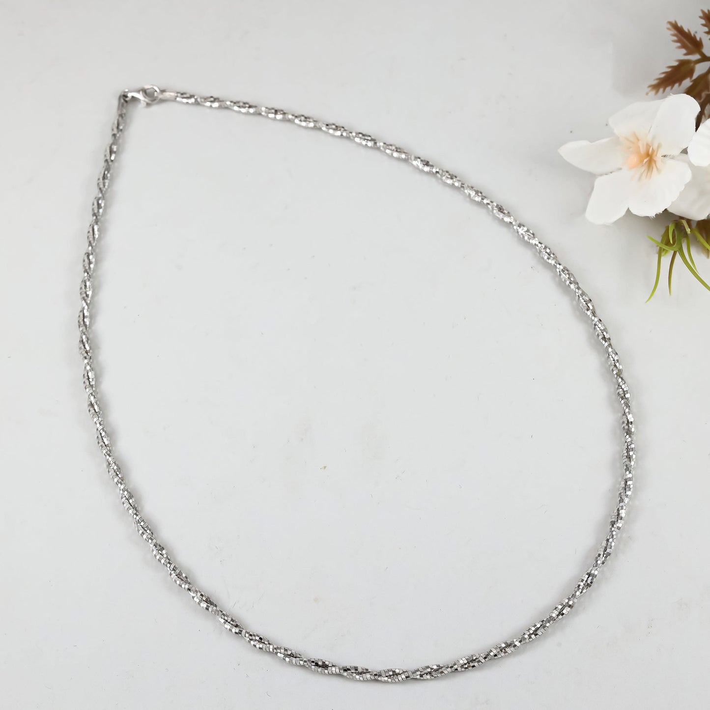 Naviya Gleaming Silver Chain