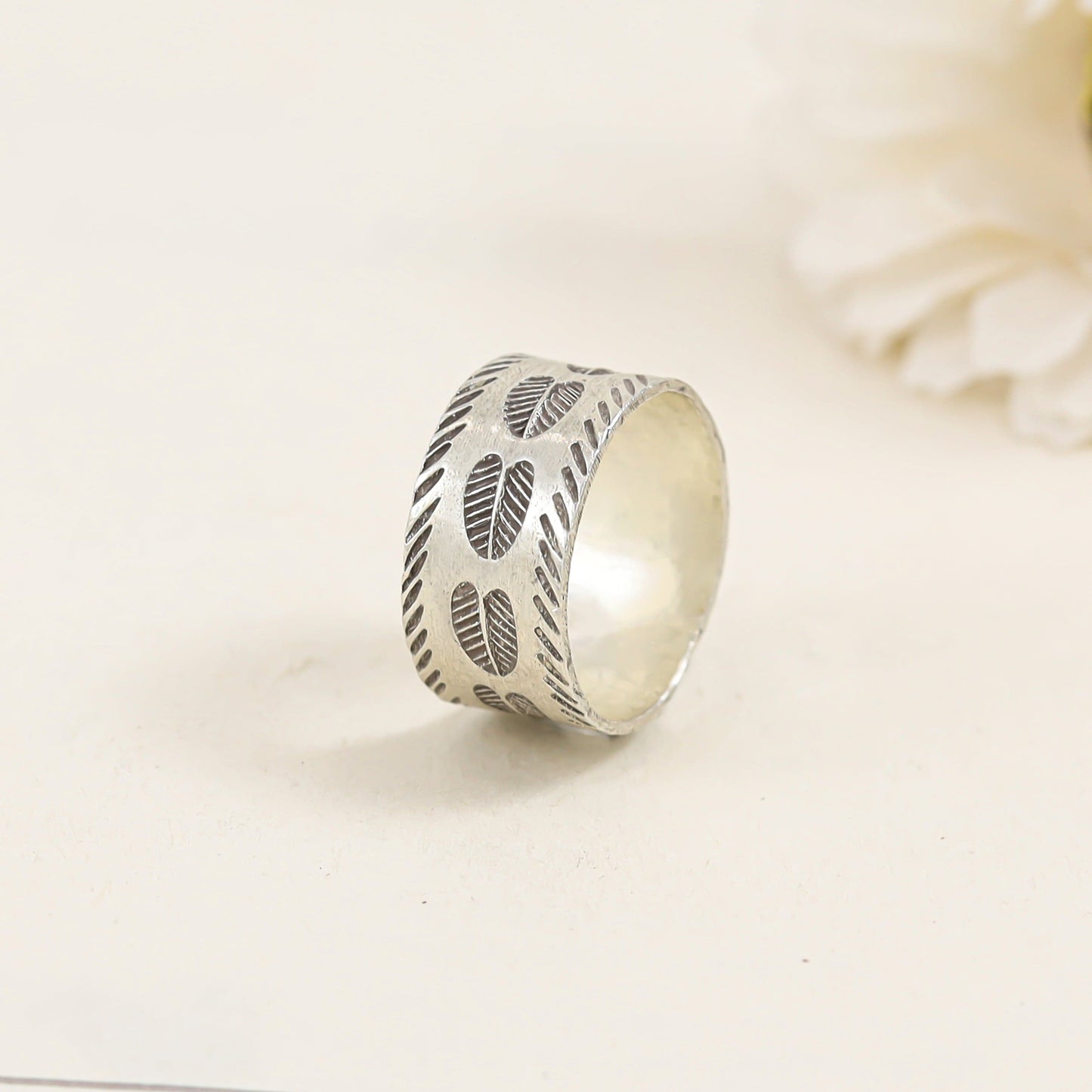 Wrija Ravishing Silver Band Ring