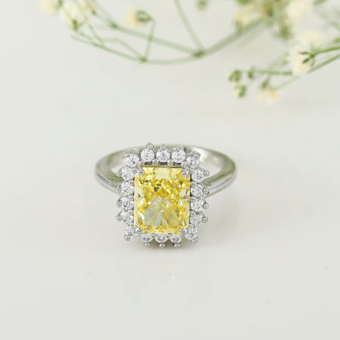 Mia Yellow Center Stones Ring