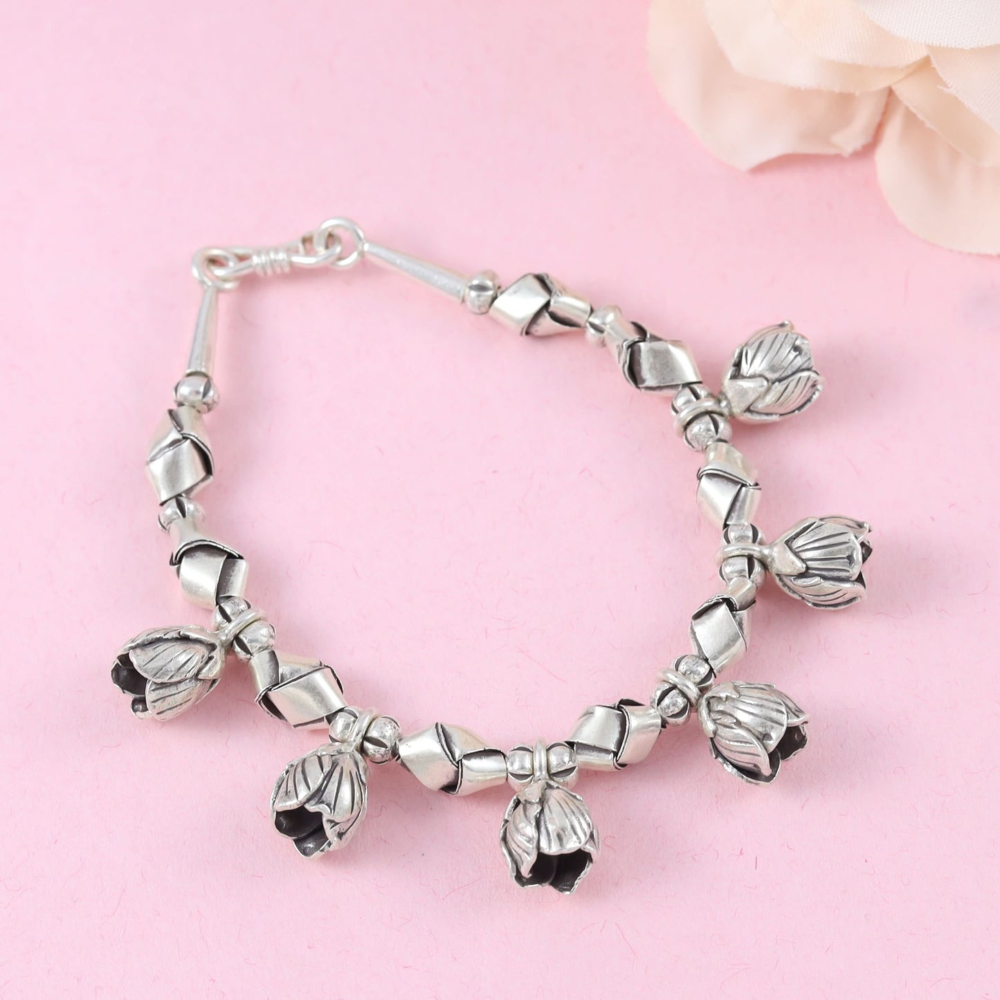 Pleasing Silver Bracelet