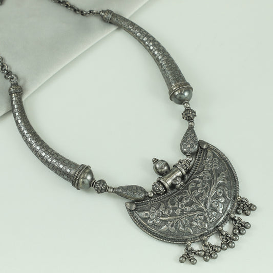Laura Silver Necklace With Floral Peandant
