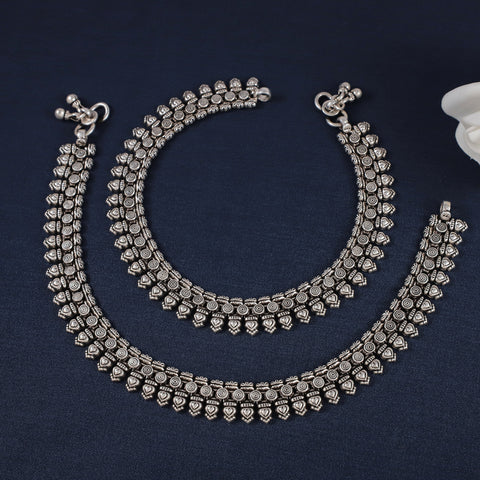 Esha Antique Heart Motif Silver Anklets
