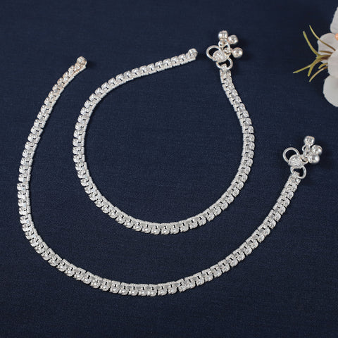 Ria Sleek Linked Silver Anklets