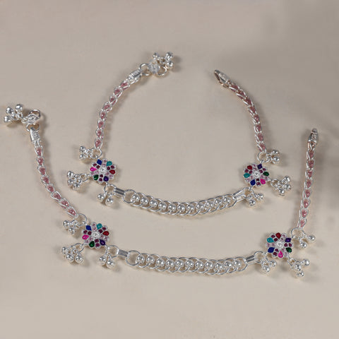 Nora Floral Center Silver Anklets