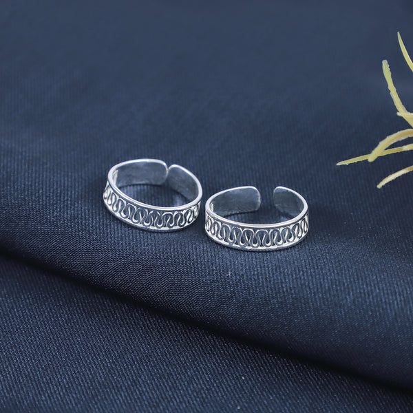 Gayatri Stylish Swirl Silver Toe Rings