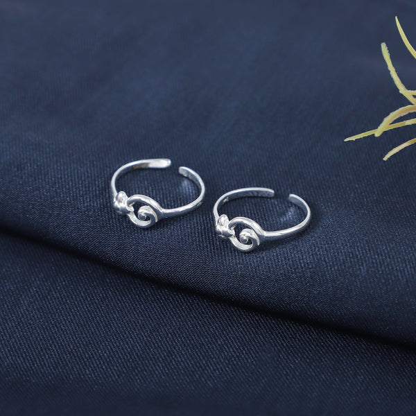 Jayanti Silver Swirl Toe Rings